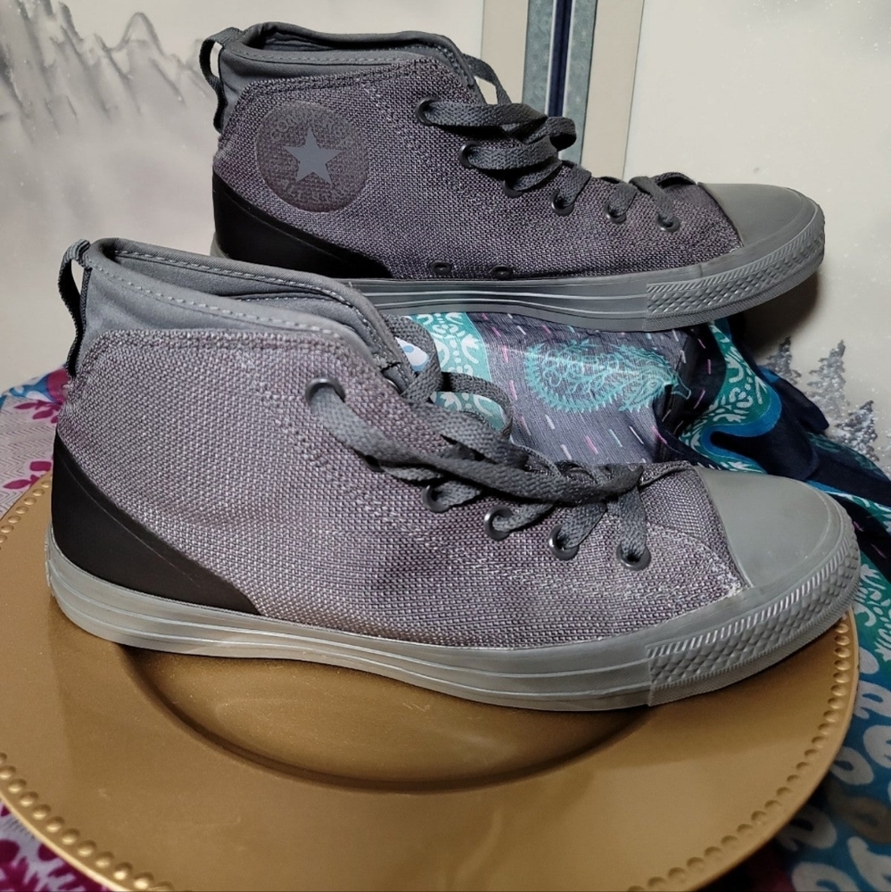 Converse Chuck Taylor, gray, men's sneakers.  Size 8.  (288) - Picture 3 of 6